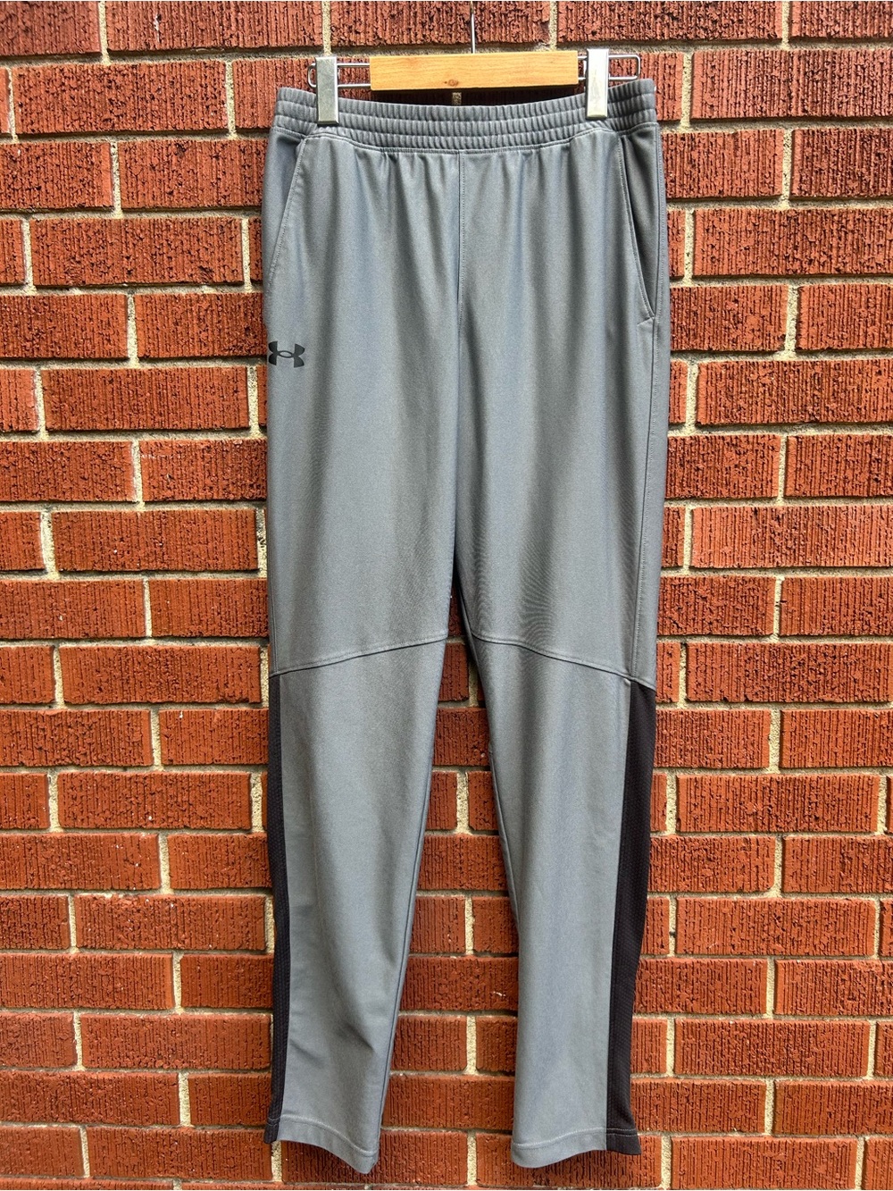 Under Armour Tapered Training Pants Men’s Medium Gray Athletic Joggers